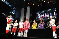 「ピラメキーノ」ステージの模様。(c)吉本興業