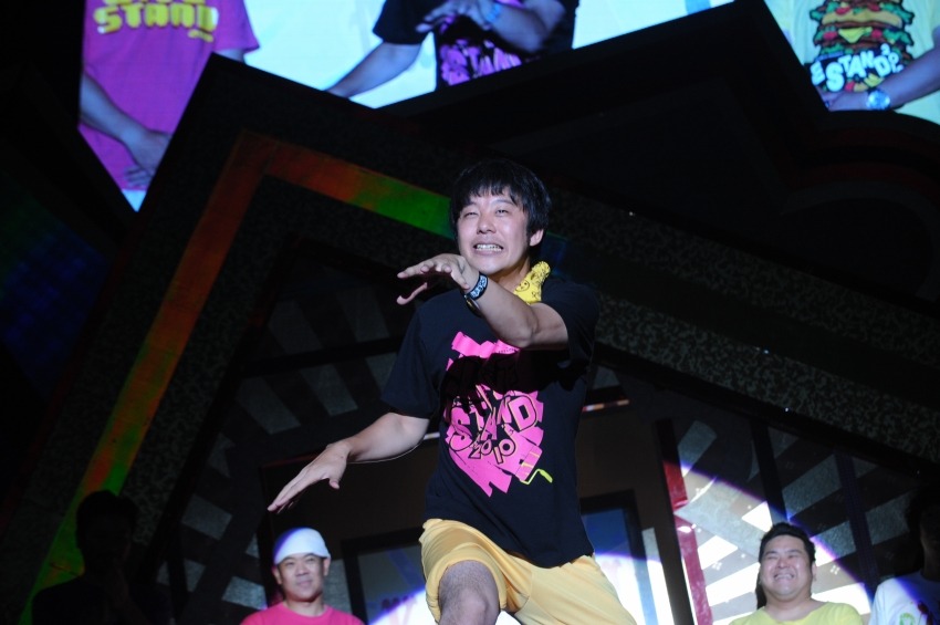 「大秒殺 in LIVE STAND 2010」で優勝した佐久間一行。