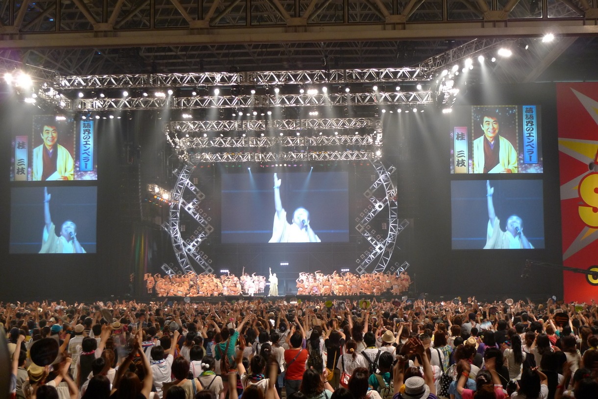 3日目のオープニングに登場した桂三枝。2万人の「いらっしゃ～い！」で開幕。