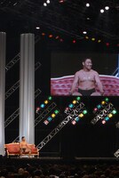 「ホモの待合室」と呼ばれて、はにかむあかつ。