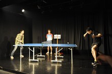 ラフな格好だが卓球経験者のダブルブッキング川元に対し、見た目や道具だけは完璧なギンナナ金成。川元はキレのあるサーブが冴えて快勝。（写真提供：卓球王国）