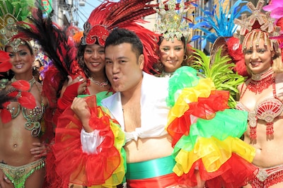 アンタッチャブル山崎（写真中央）(c)テレビ朝日