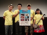 大阪・ヨシモト∞ホールOSAKAの「YOSHIMOTO Laugh&Peace ムービーフェスタ」会見に出席した月亭八光、ガレッジセール、宮川たま子。