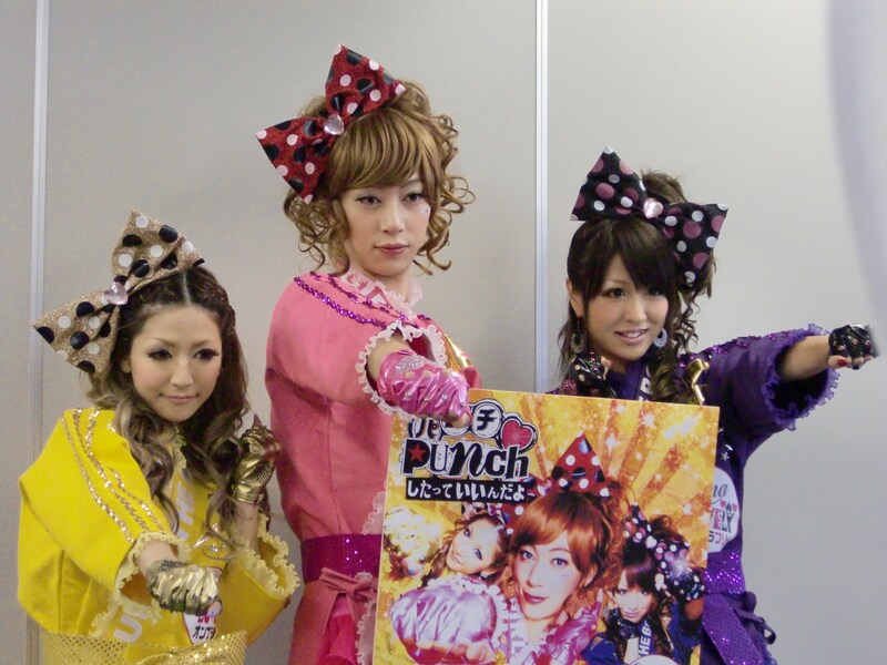 新曲「Punch したっていいんだよ」を発売するオンナラブリー。