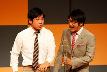 ハマカーンは、夏らしく「蚊」や「カブトムシ」をテーマにした漫才を披露。普段の蚊に対する行為を“鬼畜の所業”に例え、会場からは笑いと喝采を浴びた。(c)中山ノリ