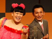 大阪の元気なノリで観客を笑顔にした八福亭。小さい頃のあだ名は“丸太ん棒”と“煮干し”。大阪芸人らしく、後半のしゃべくり漫才は圧巻。(c)中山ノリ