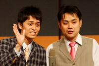 ざっくばらんは、「○○な漫才師」というテーマで意表を突く漫才師を熱演。(c)中山ノリ