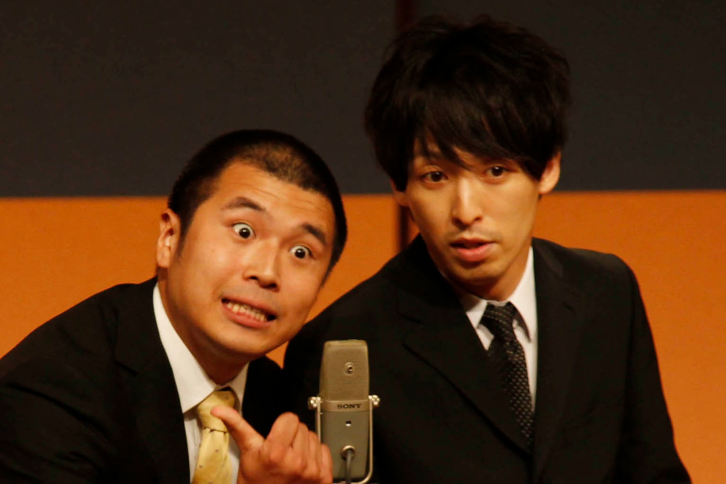 カオポイント。「都知事になりたい！」と言いつつ、笑顔で残念な公約ばかりを挙げるおくまんに会場からは笑みがこぼれた。(c)中山ノリ