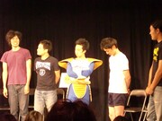 ルールは1対戦につき、5P先取もしくは制限時間10分。敗者は舞台後方の席で以降の対戦を見守ることになる。