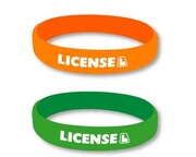 シリコンバンド。オレンジとグリーンの2つセット。600円。