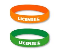 シリコンバンド。オレンジとグリーンの2つセット。600円。