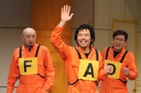 「THE LEFT STUFF」の一場面。川田は右端。