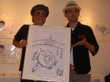 新作「全国社会人ハレンチ選手権大会決勝」を掲げるシャンプーハットの「オーマイガット出水トゥギャ樹」こと小出水（左）と、てつじ（右）。