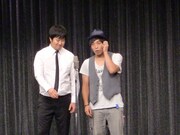 漫才をカバーしたアームストロング。佐藤からは「安定感はあったが、“ハンドバック”と言っていたところは“セカンドバック”の間違い。語尾も1カ所違った」と厳しい指摘が入った。