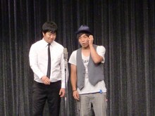 漫才をカバーしたアームストロング。佐藤からは「安定感はあったが、“ハンドバック”と言っていたところは“セカンドバック”の間違い。語尾も1カ所違った」と厳しい指摘が入った。