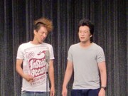 漫才をカバーした2700。前の2組は松田の声マネが完璧だったが、ツネはあまり似ていなかったため、佐藤も「モノマネを頑張って欲しい」とコメントするにとどまった。