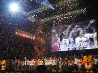 「LIVE STAND 2010」の一場面。