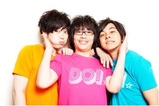 DOI。左から、D＝遠山大輔（グランジ）、O＝押見泰憲（犬の心）、I＝伊藤智博（LLR）。姉妹サイトの「ミュージックよしもと」ではDOIの楽曲を着うた配信中。