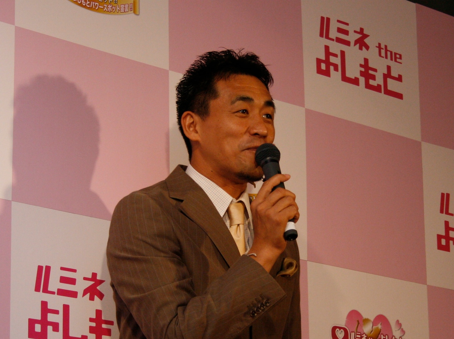 「昨日奥さんと久しぶりにチューできてホンマ嬉しかった」と喜ぶ石田靖。
