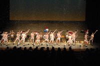 「バカの力」舞台写真。