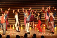 「バカの力」舞台写真。