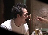 DVD「ロンドンハーツ 2」の一場面。