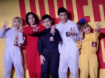 「小島×狩野×エスパー3Pサマーフェス2010～放送禁止！大怪我覚悟の冒険トークショー～」に出席した小島よしお、狩野英孝、エスパー伊東、鳥居みゆきと浜田ブリトニー。