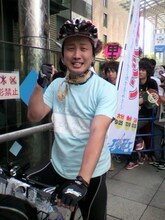 「自転車で東京から大分へチケット売りの旅」を敢行しているWエンジンえとう窓口。