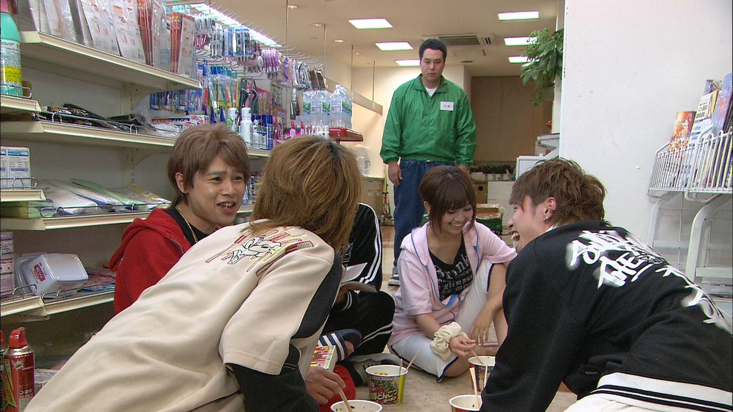 「コレってアリですか？」の一場面。(c)NTV
