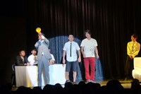 ポテト少年団菊地はセコンドに相方2人を引き連れて登場。手にはいつもの黄色メガホンではなく、黄色ブブゼラが。