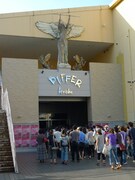 ディファ有明の外観。開場時の様子。