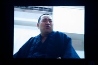 小籔の応援VTRに登場したレイザーラモンRG。WHAM!の「ウキウキ・ウェイク・ミー・アップ」に乗せて小籔あるあるを披露した。小籔はお昼にパスタを食べがちだそう。