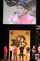 1回戦の対戦相手・家城に“地味なブサイク”“茄子”と表現されたサンドウィッチマン富澤。木村には、頭に巻いたヘアバンドのため“成田空港に現れたあのミュージシャン”に例えられてしまった。