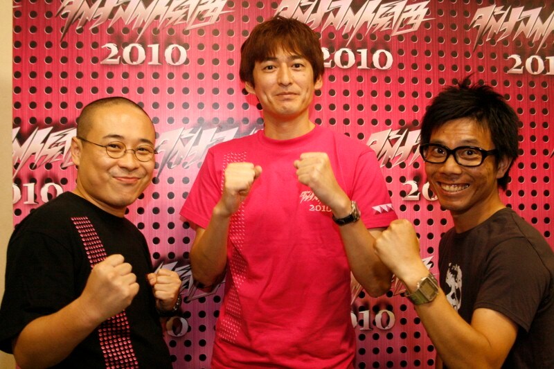 「ダイナマイト関西2010 second」主催のバッファロー吾郎と、今大会優勝者の博多大吉。