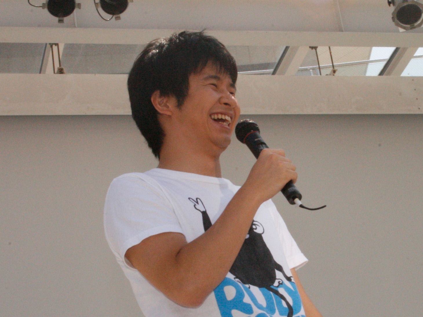 若林が「ここにいるお客さんに支えられてます」などと感謝の意を表明するも、観客からは「えー？」。若林は「これ、お客さんにイジられてるんですか？」と戸惑っていた。