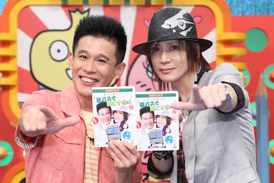 DVD「火曜サプライズ 京さま慎ちゃんの都バスで飛ばすぜぃ！ 夢の下町バス編」発売記者会見に出席した柳沢慎吾（左）と京本政樹（右）。