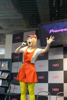 イベントではお姉さん風に振る舞うも、鳥居自身が園児以上に自由な言動を繰り返した。