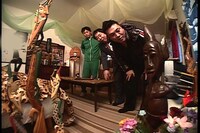 コント「物件下見」の一場面。