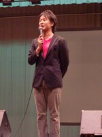 司会を務めた井上マー。