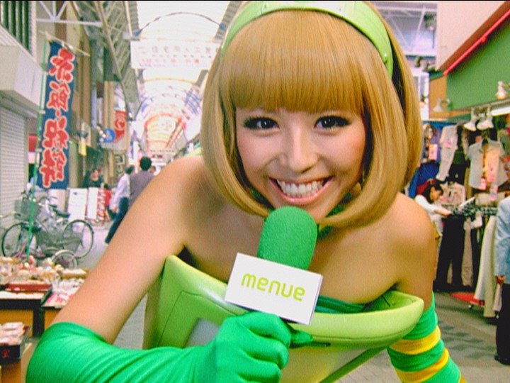 Wコロンと同じくCMキャラクターとして登場している若槻千夏。