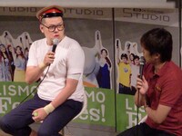 番組の裏話を聞かれると、「収録では計算して動いている」と川島。一方「ロッシーは何してんの？」と聞かれると「僕はギャラ泥棒みたいなもんです」とにこやかに答えた。