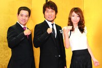 フォトセッションには藤本の相方・原西も登場。