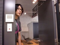 しんちゃん、にしじ、だまくんのインタビュー終了後に顔を見せた文様。「俺も9期生なのに……」と寂しそうにリーダーに訴えかけた。