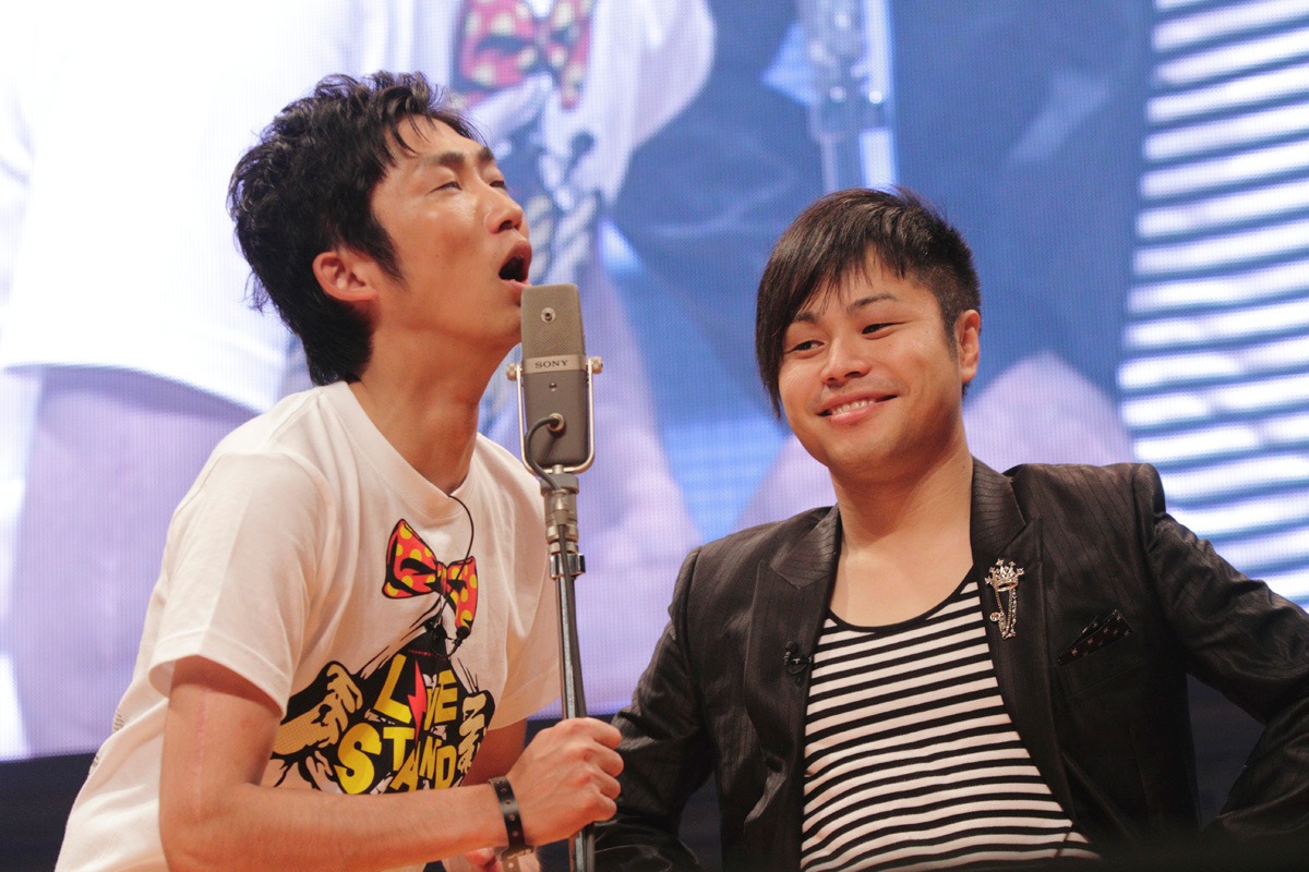 写真はNON STYLE。(c)吉本興業