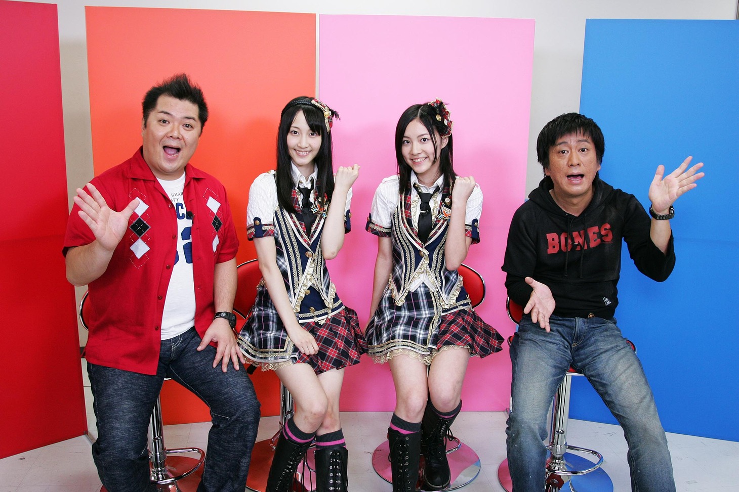 新番組「スター姫さがし太郎」の出演者。写真左からブラックマヨネーズ小杉、松井玲奈、松井珠理奈、ブラックマヨネーズ吉田。(c)テレビ東京