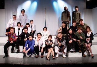 名古屋・テレピアホールにて上演されるコメディ芝居「少年X」。(c)吉本興業