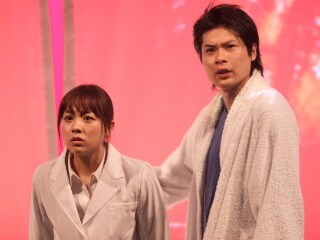 「少年X」の一場面。(c)吉本興業