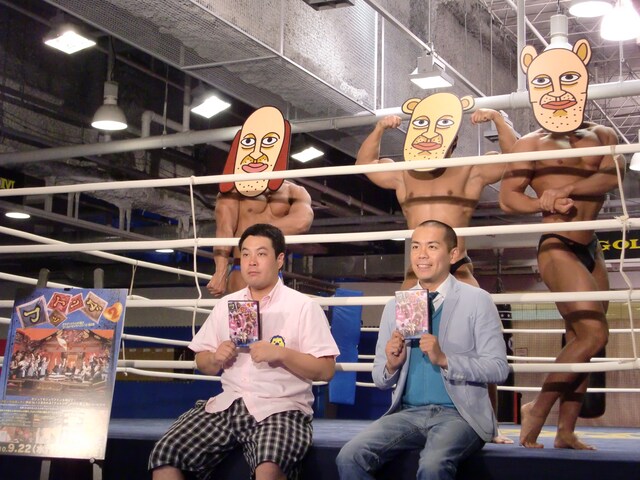 DVD「フットンダ タカアンドトシが選ぶゴールドモジりベスト10 第2弾」発売記念会見を行ったタカアンドトシ。「フットンダ」で2人が考えたゆるキャラ作品は、ソフトバンクの携帯電話向けコンテンツサービス「S-1バトル」で1月の月間チャンピオンに輝いた。