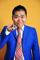 「FNNスーパーニュース」スポーツコーナーでの永島昭浩キャスターをマネるキャン×キャン長浜。