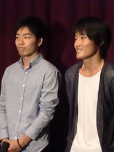 「ジャルジャル 1st PHOTO BOOK ～IN LONDON FROM JAPAN～」表紙（帯あり）。